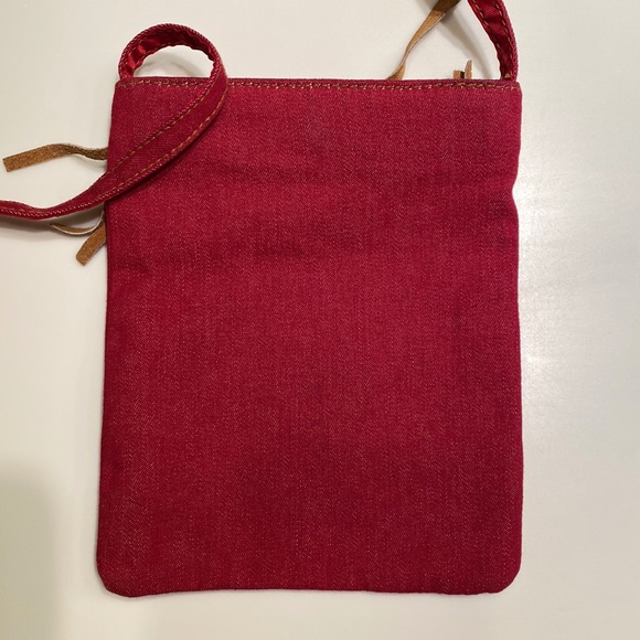 Small Red Denim w Suede Fringe & Embroidered Flower Crossbody Shoulder Bag NWOT - Picture 4 of 16